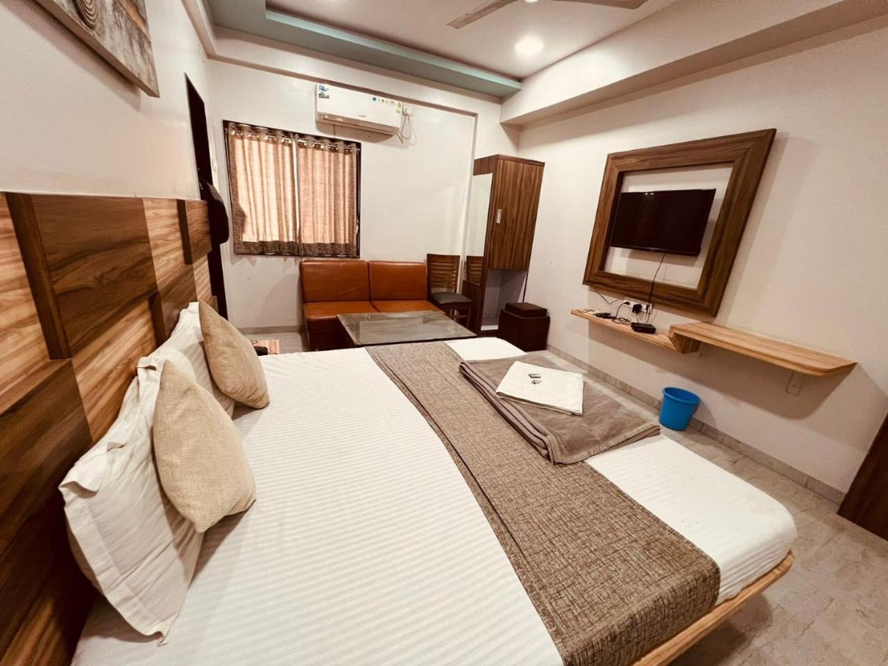 Hotel Pragati Inn Ahmednagar Eksteriør billede