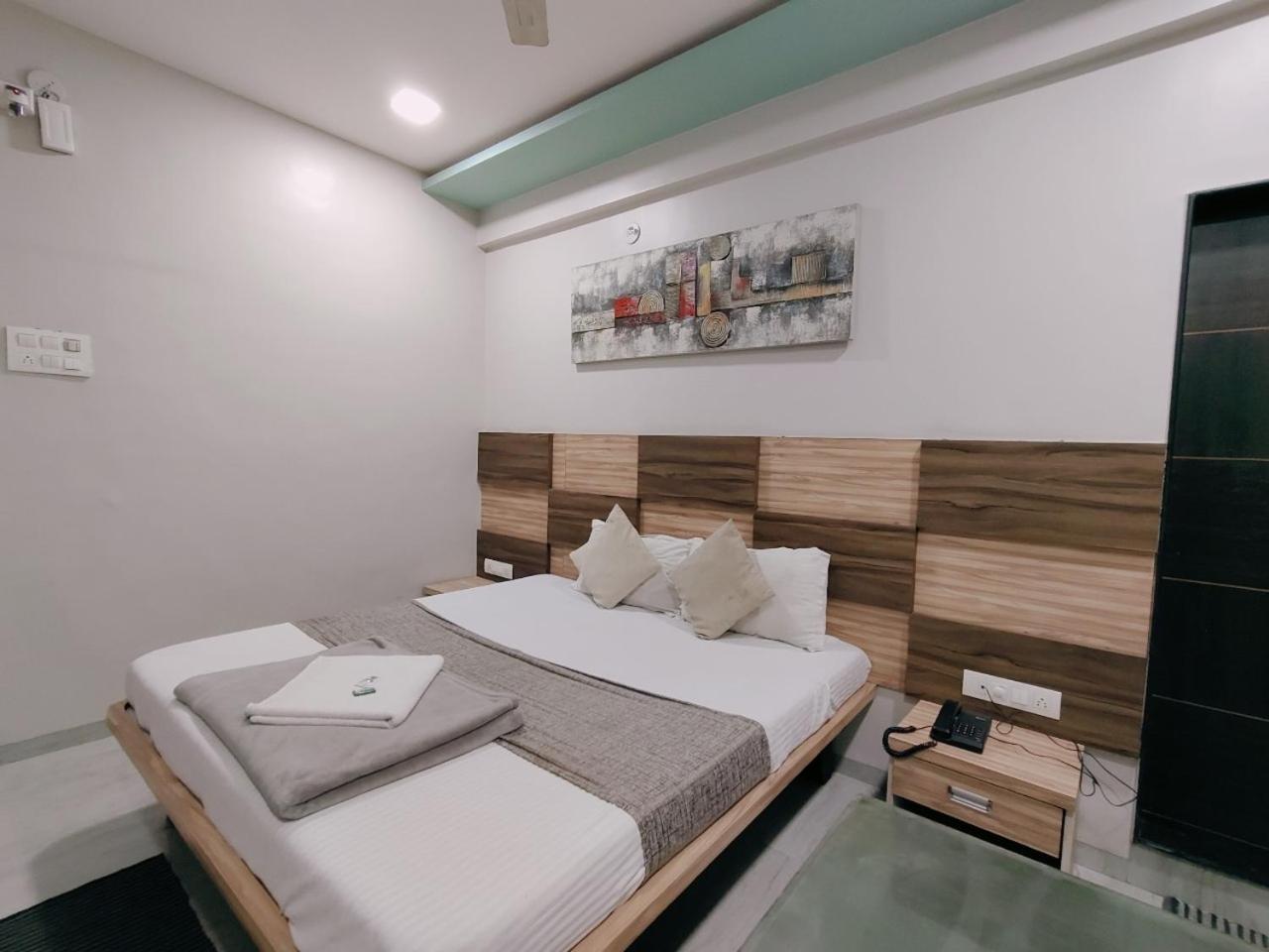 Hotel Pragati Inn Ahmednagar Eksteriør billede