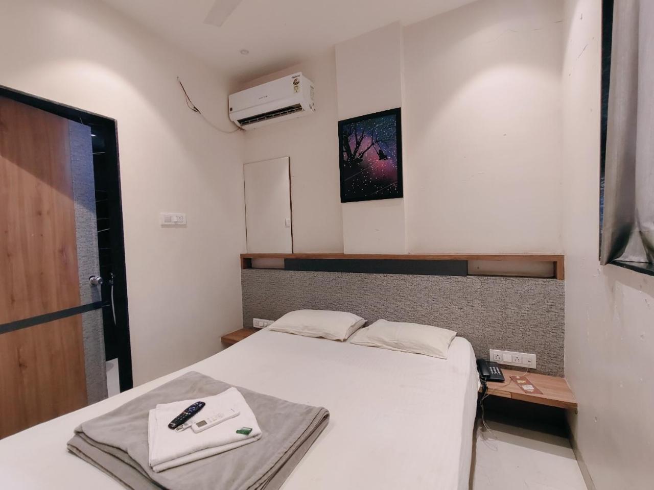 Hotel Pragati Inn Ahmednagar Eksteriør billede
