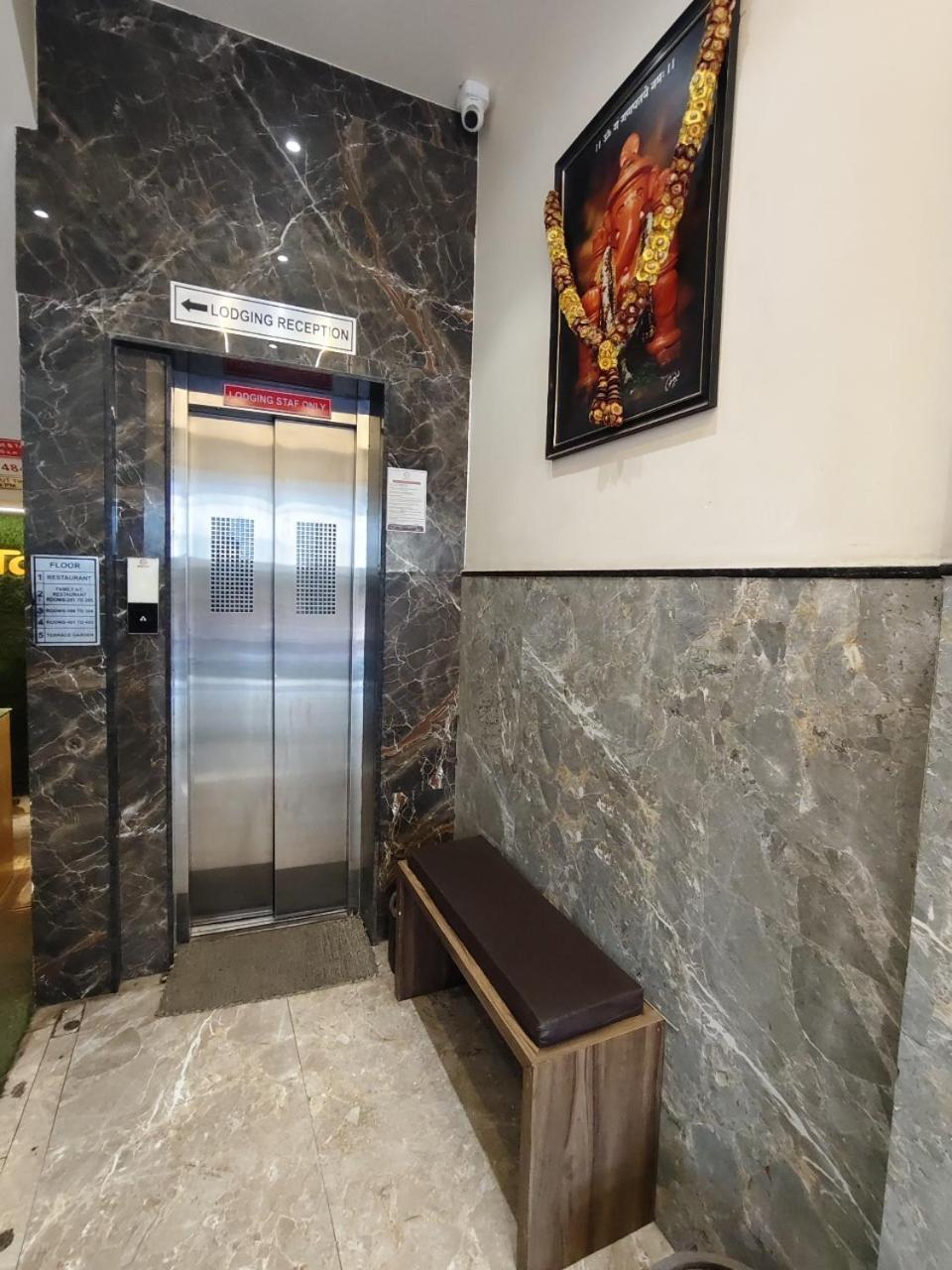 Hotel Pragati Inn Ahmednagar Eksteriør billede