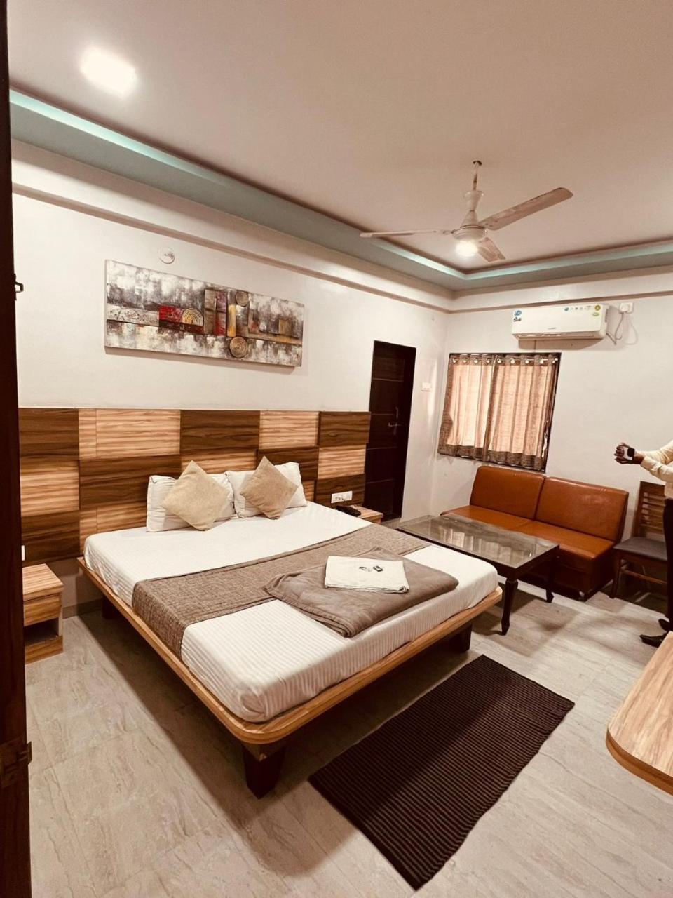Hotel Pragati Inn Ahmednagar Eksteriør billede
