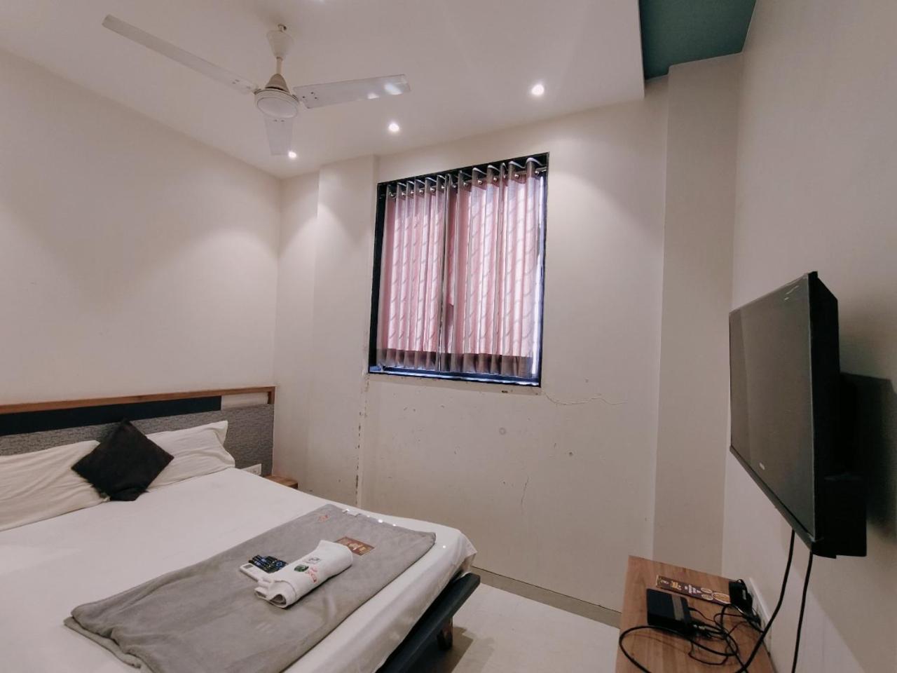 Hotel Pragati Inn Ahmednagar Eksteriør billede