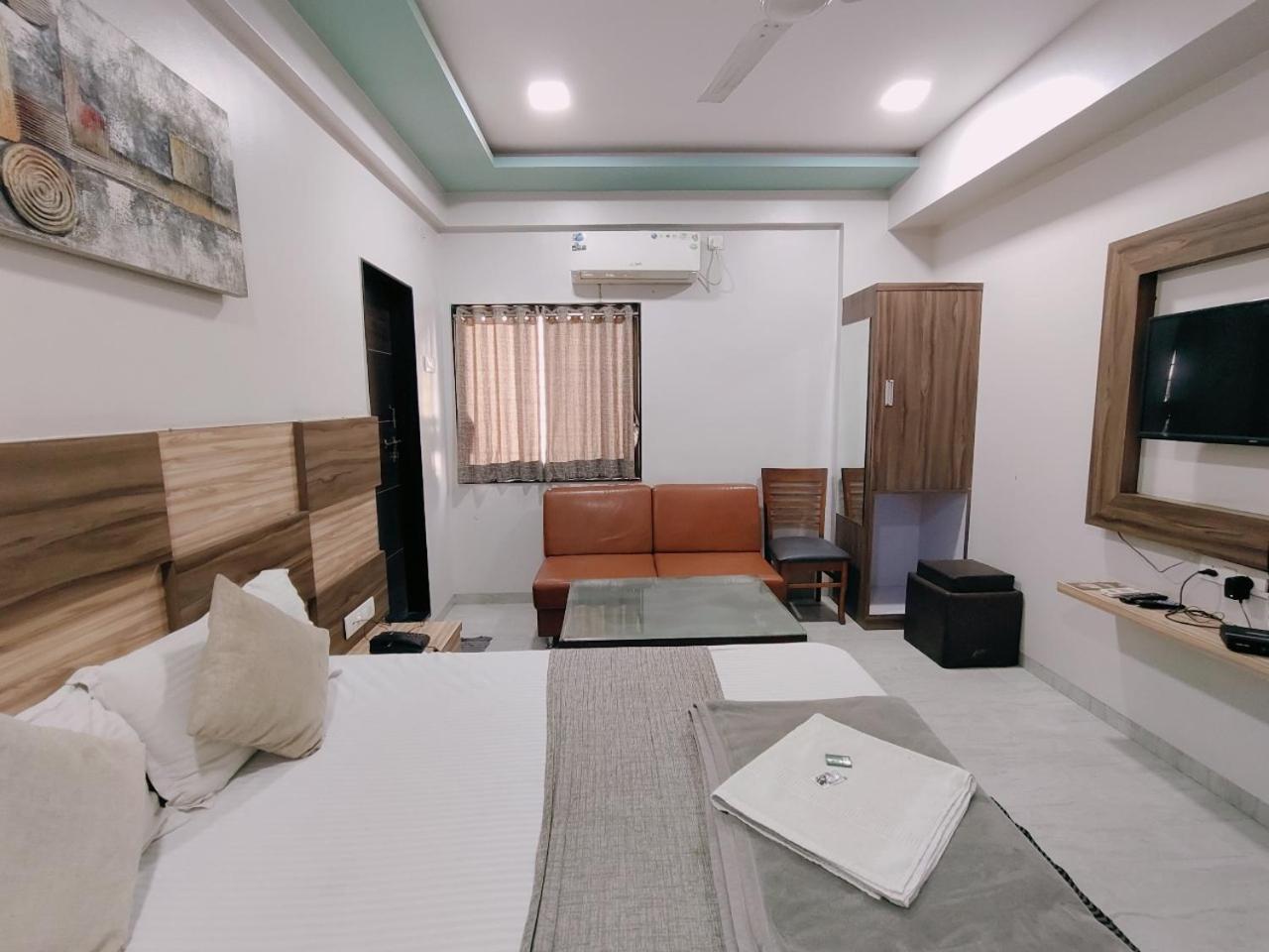 Hotel Pragati Inn Ahmednagar Eksteriør billede
