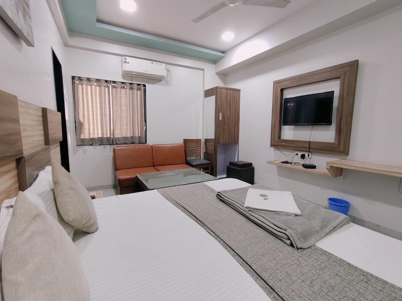Hotel Pragati Inn Ahmednagar Eksteriør billede