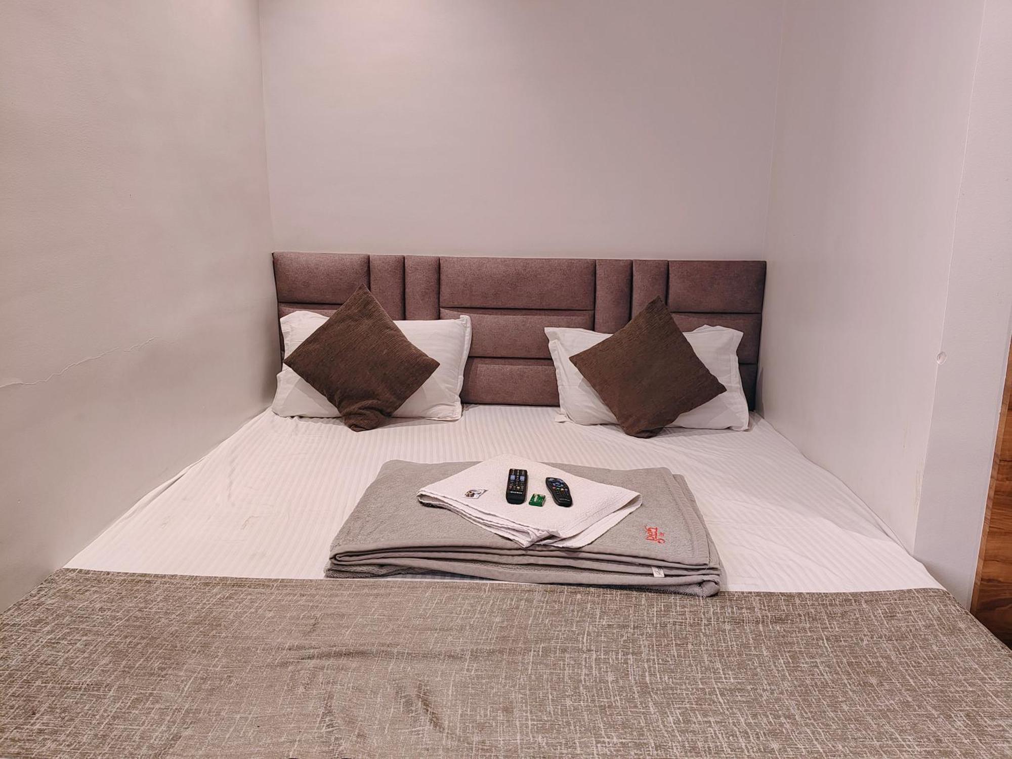 Hotel Pragati Inn Ahmednagar Eksteriør billede