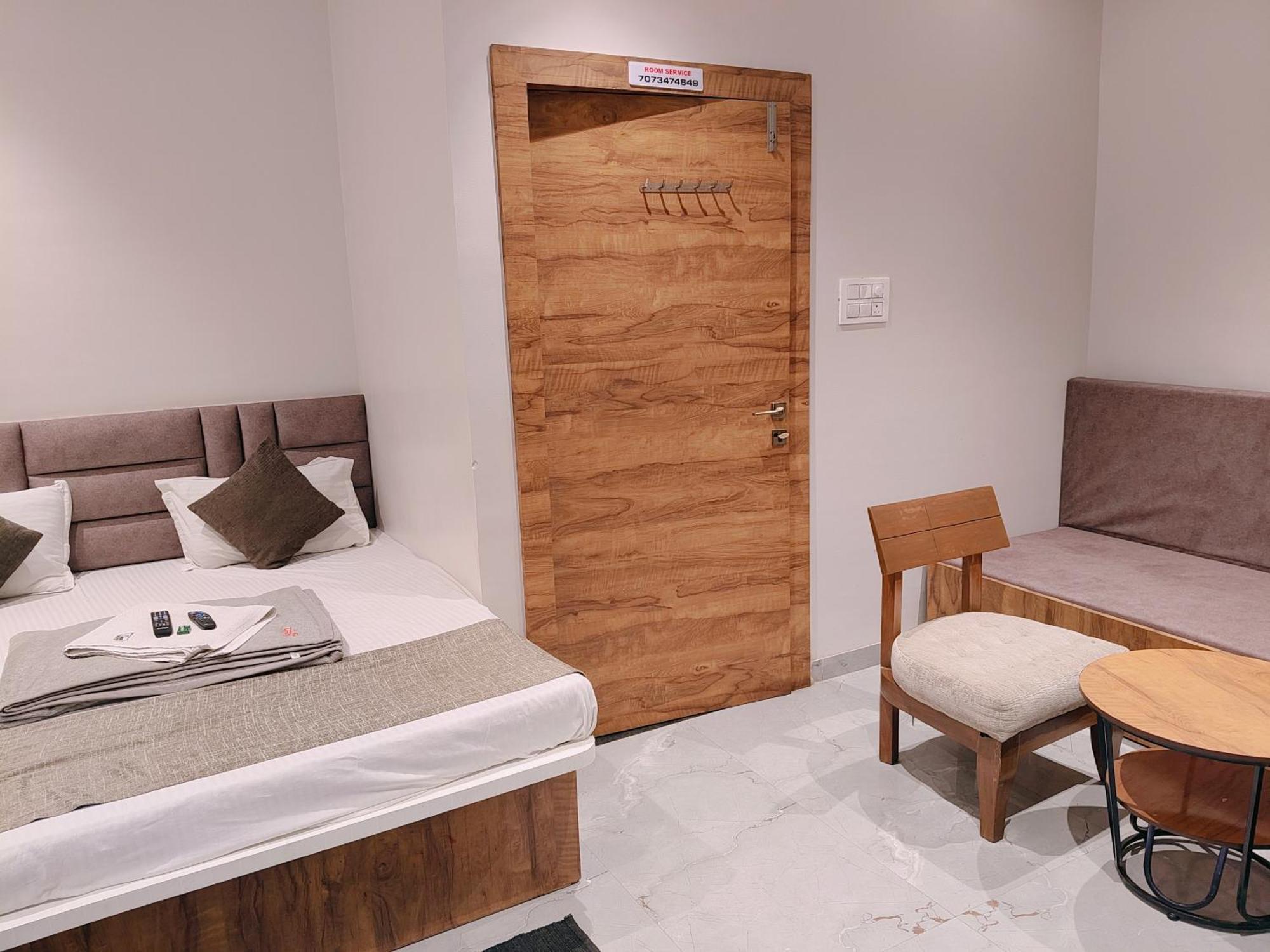 Hotel Pragati Inn Ahmednagar Eksteriør billede