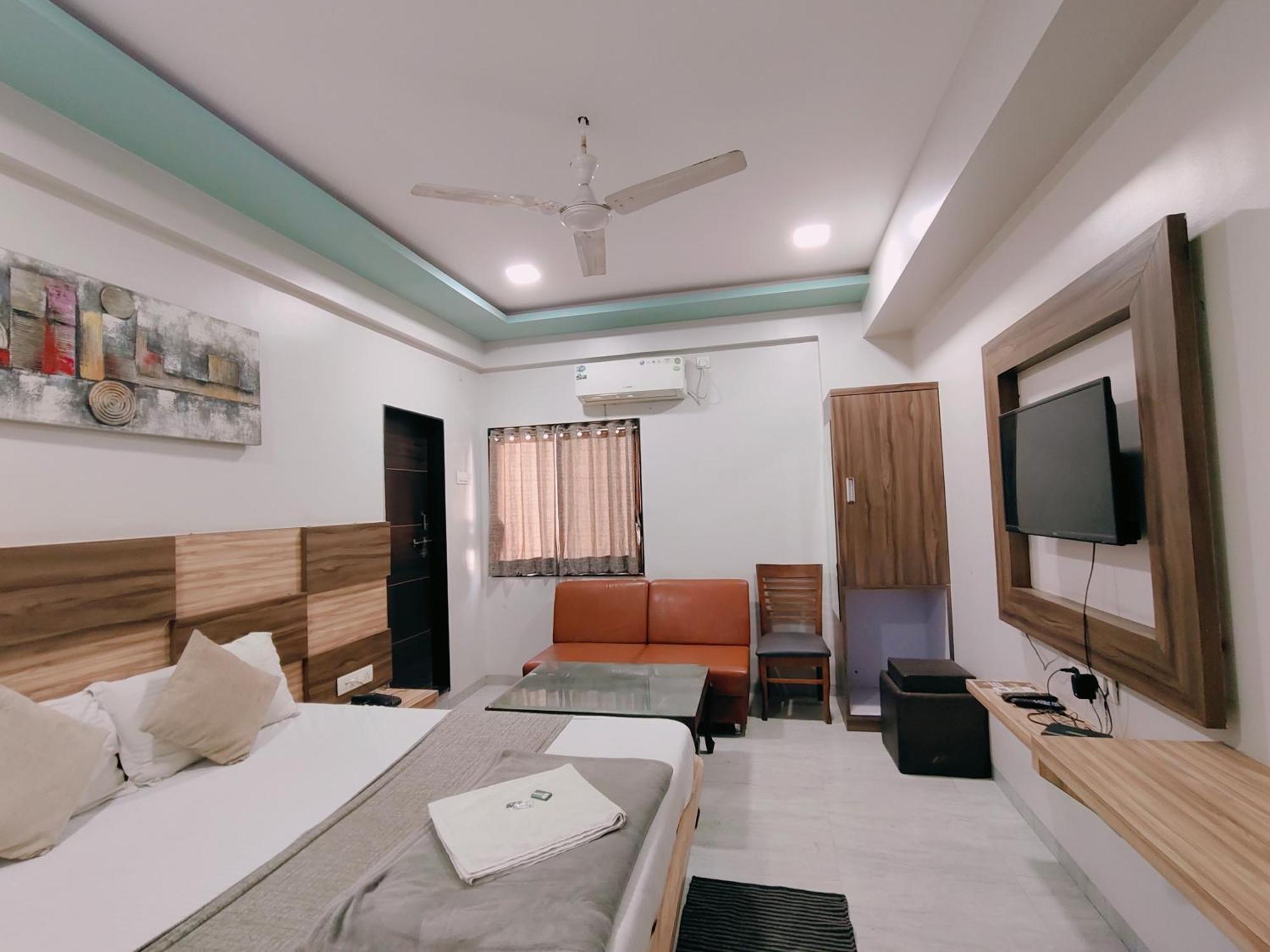 Hotel Pragati Inn Ahmednagar Eksteriør billede