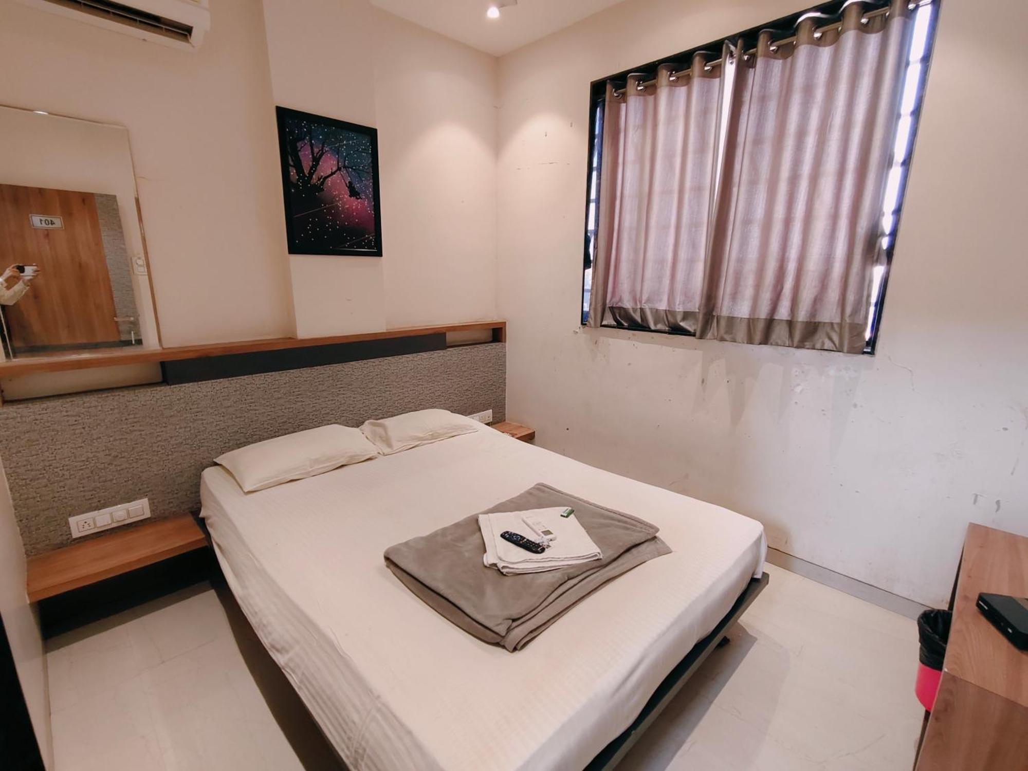 Hotel Pragati Inn Ahmednagar Eksteriør billede