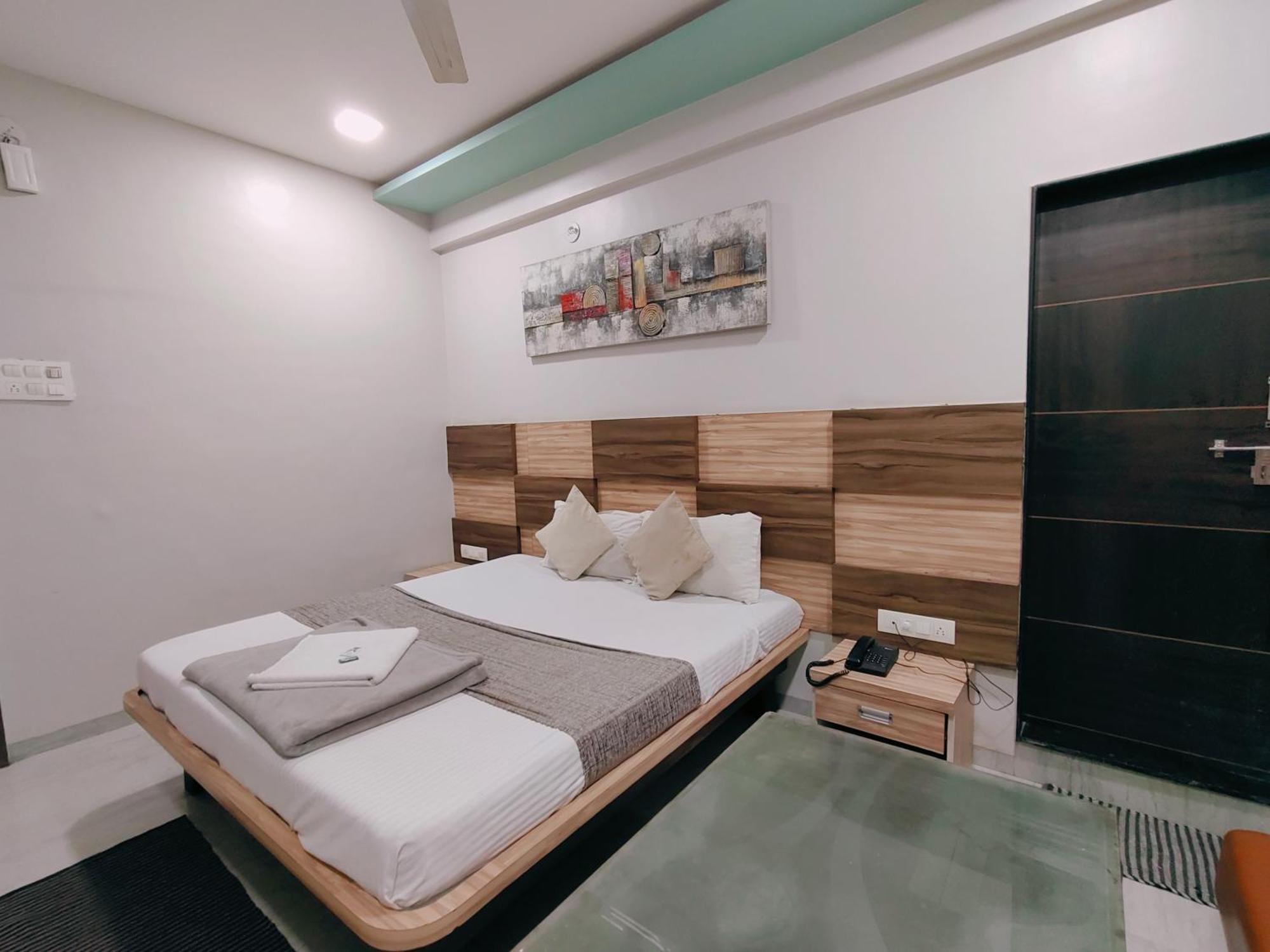 Hotel Pragati Inn Ahmednagar Eksteriør billede