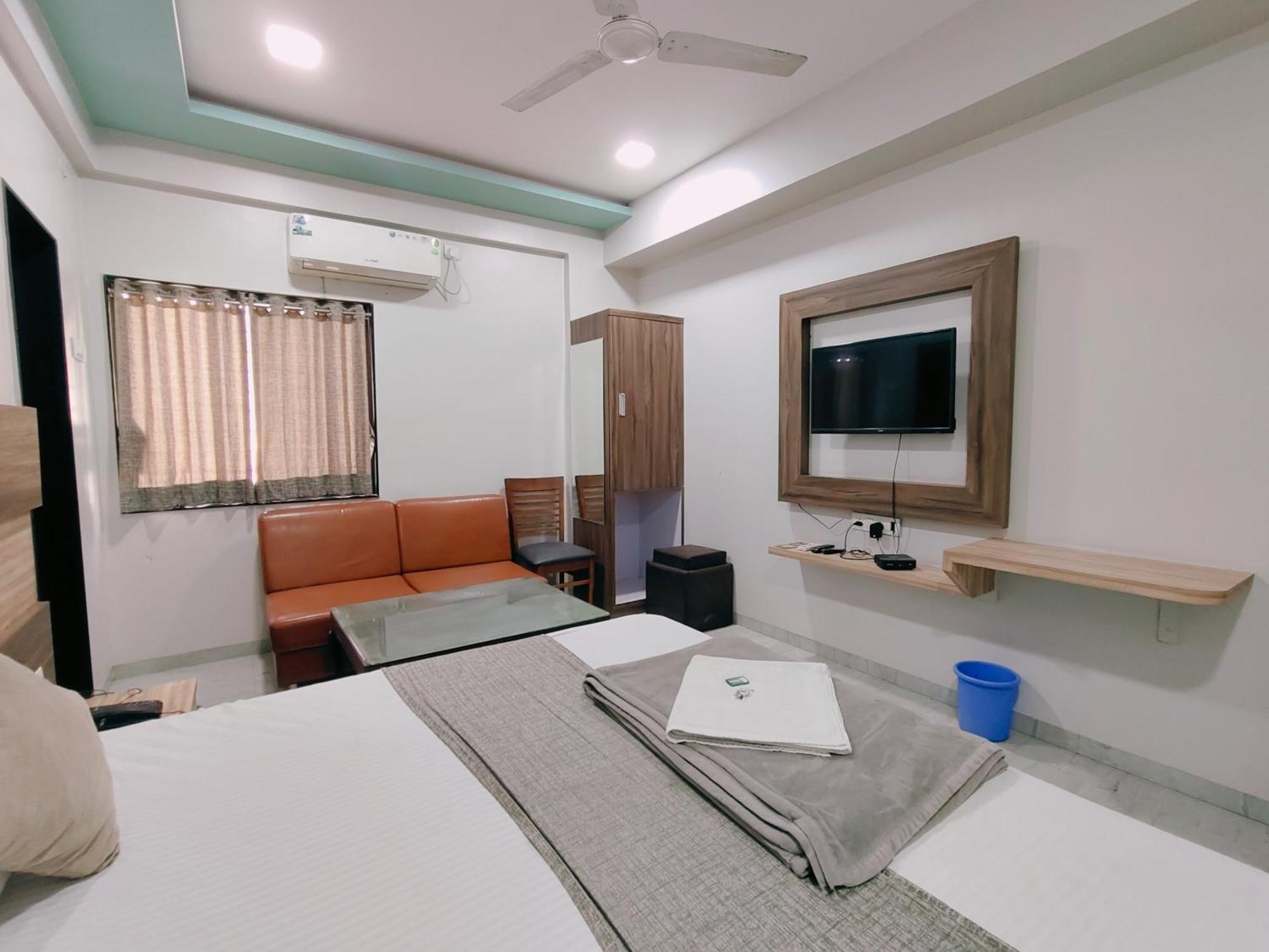 Hotel Pragati Inn Ahmednagar Eksteriør billede