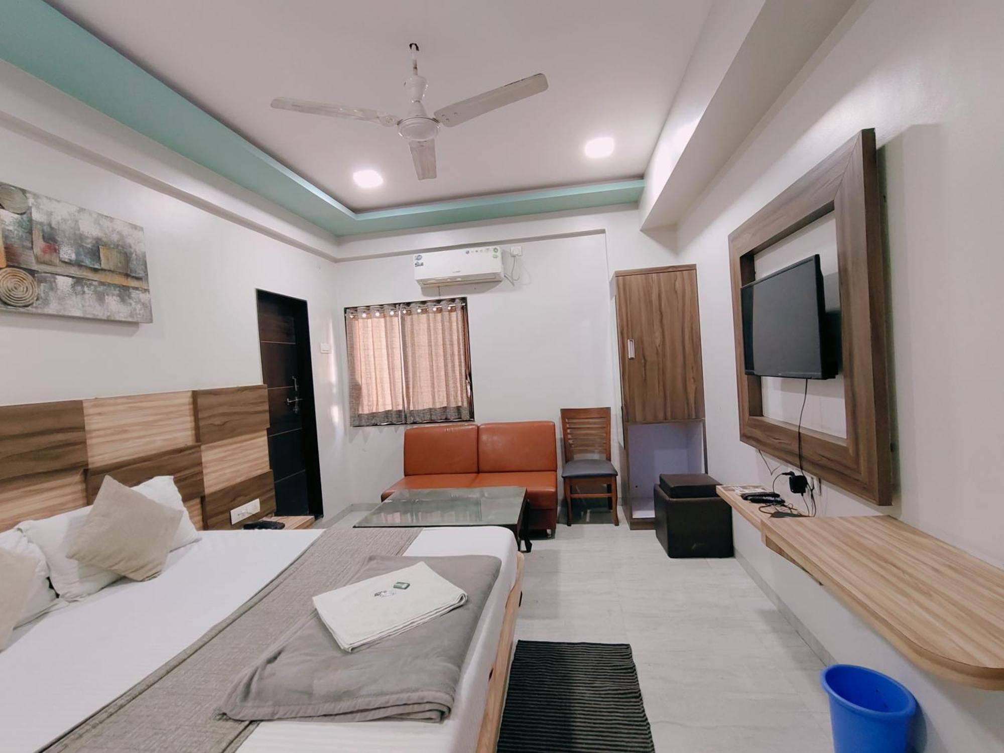 Hotel Pragati Inn Ahmednagar Eksteriør billede