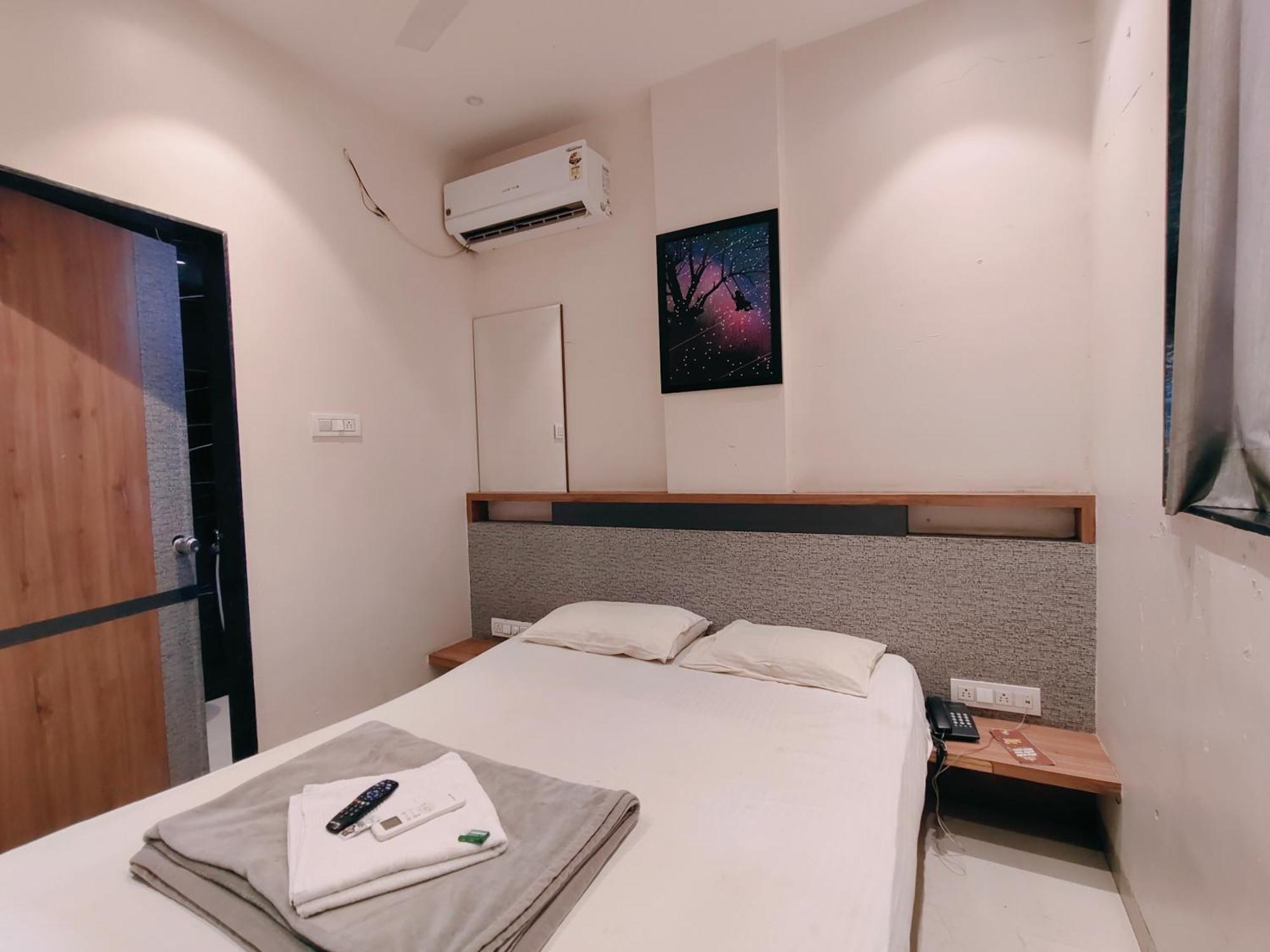 Hotel Pragati Inn Ahmednagar Eksteriør billede