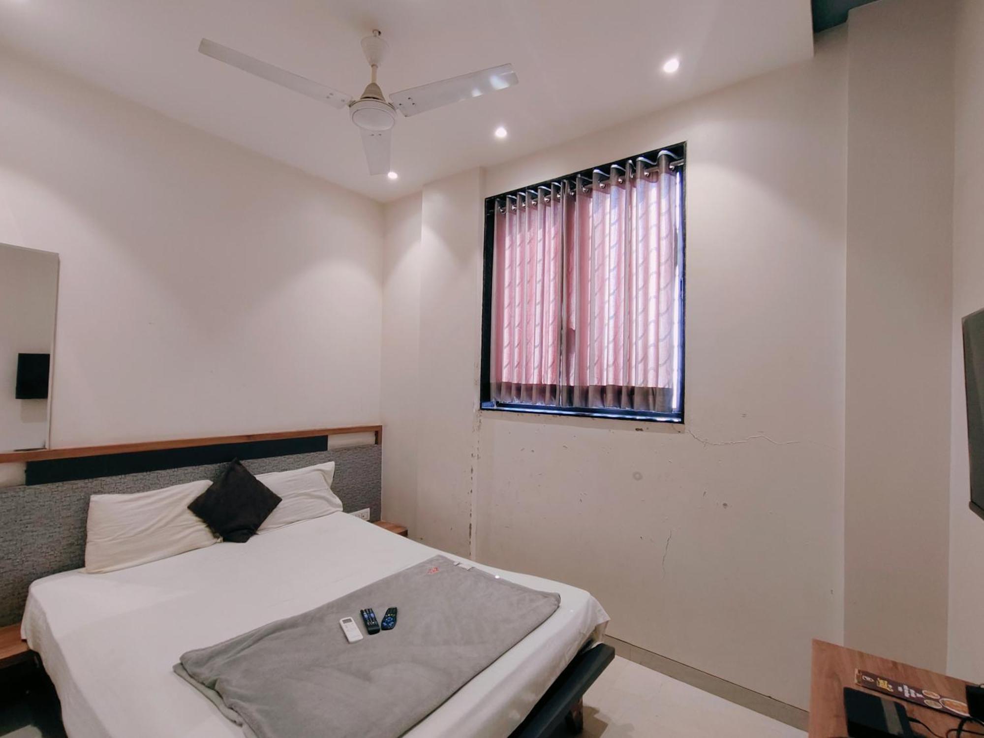 Hotel Pragati Inn Ahmednagar Eksteriør billede